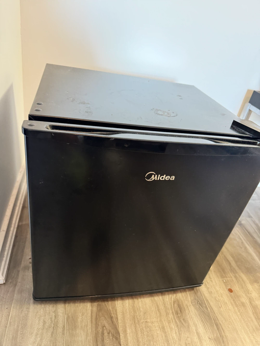 Midea Compact Mini Fridge Black
