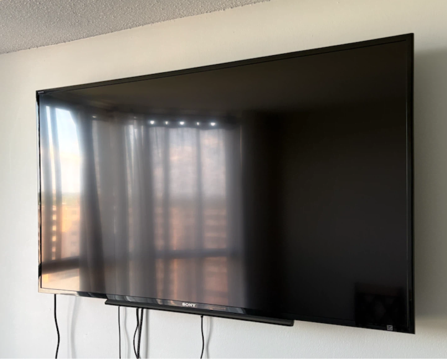 48” Sony LED TV (MINT CONDITION) + Wall Mount - photo 2