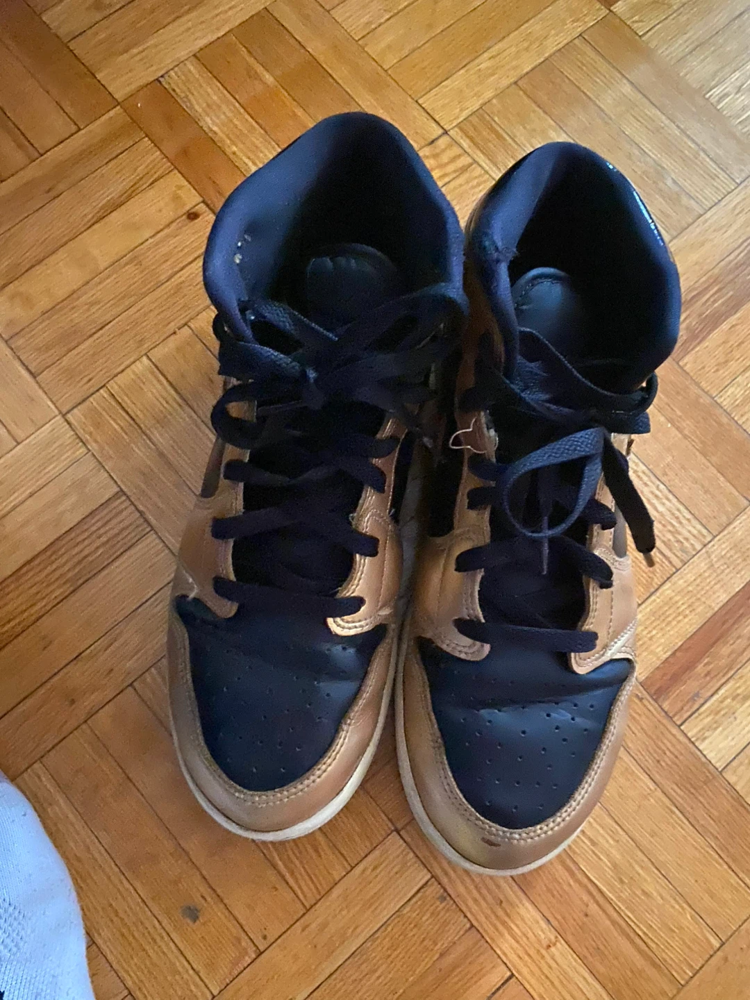 Nike Air Jordan 1 Mid Shoes Black and Gold - photo 2