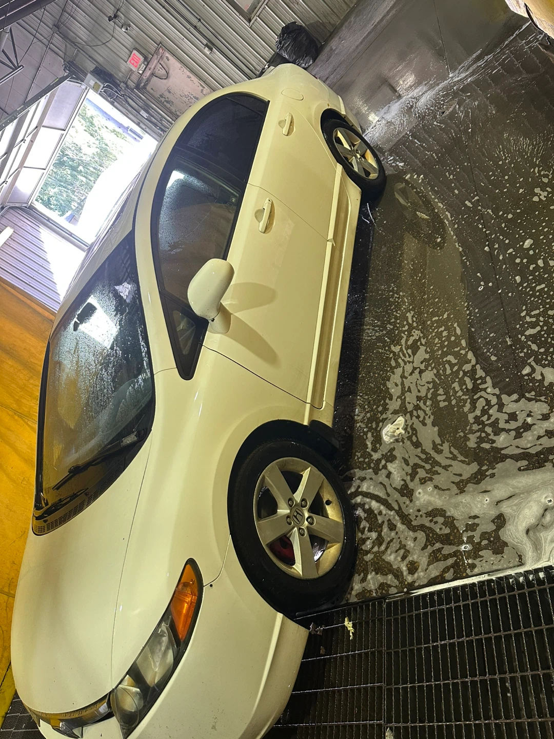 White Honda Civic - photo 2