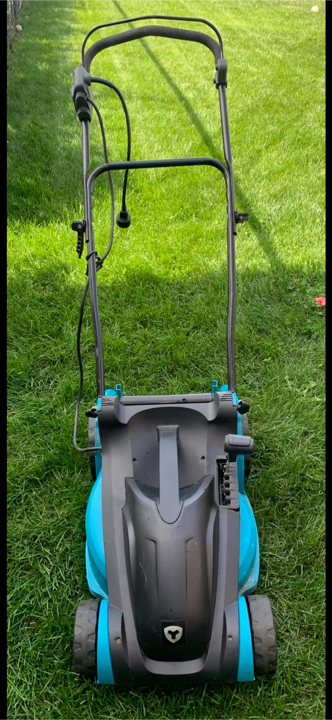 Yardworks Electric Lawn Mower