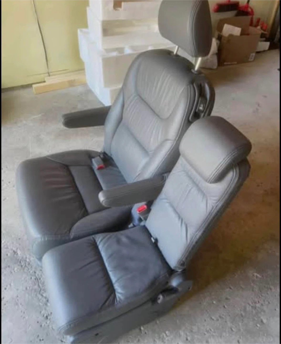 2005–2010 Honda Odyssey OEM 2nd Row Leather Seats – Pair