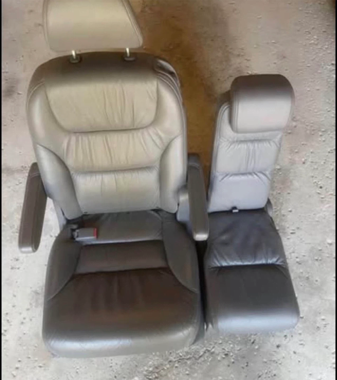 2005–2010 Honda Odyssey OEM 2nd Row Leather Seats – Pair - photo 4