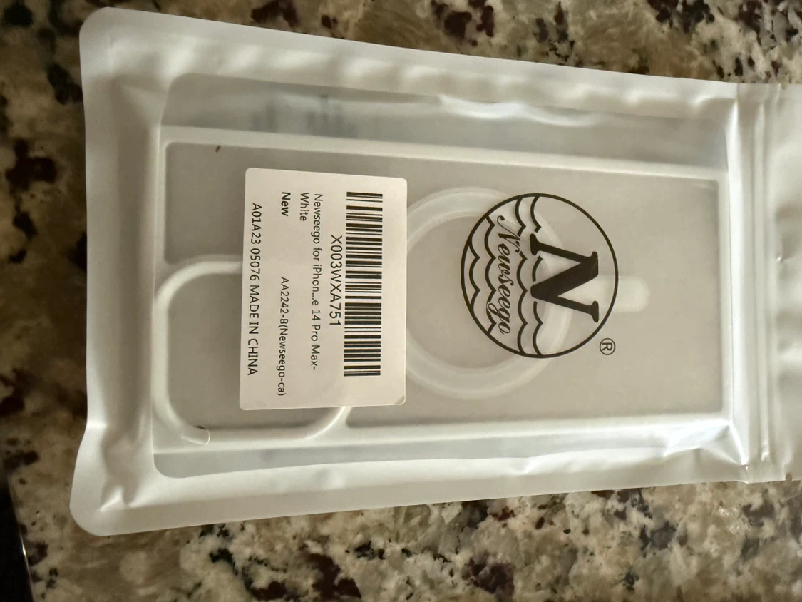 Bundle!   iPhone case and protective screens - photo 3
