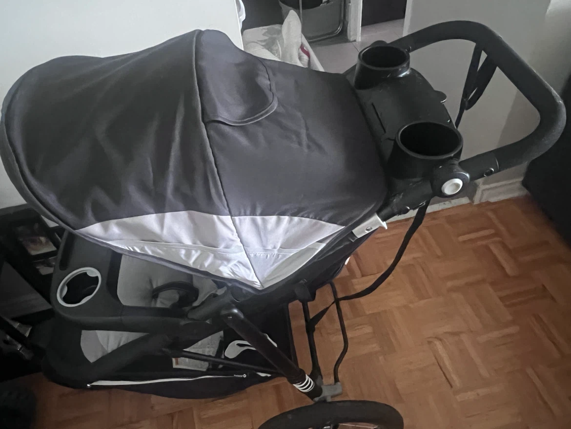 New Safety 1st car seat and used Jogger Stroller - travel system - photo 2