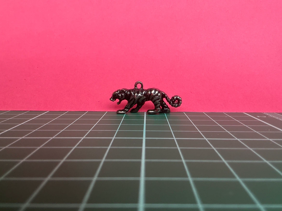 Metal tiger charm - photo 2