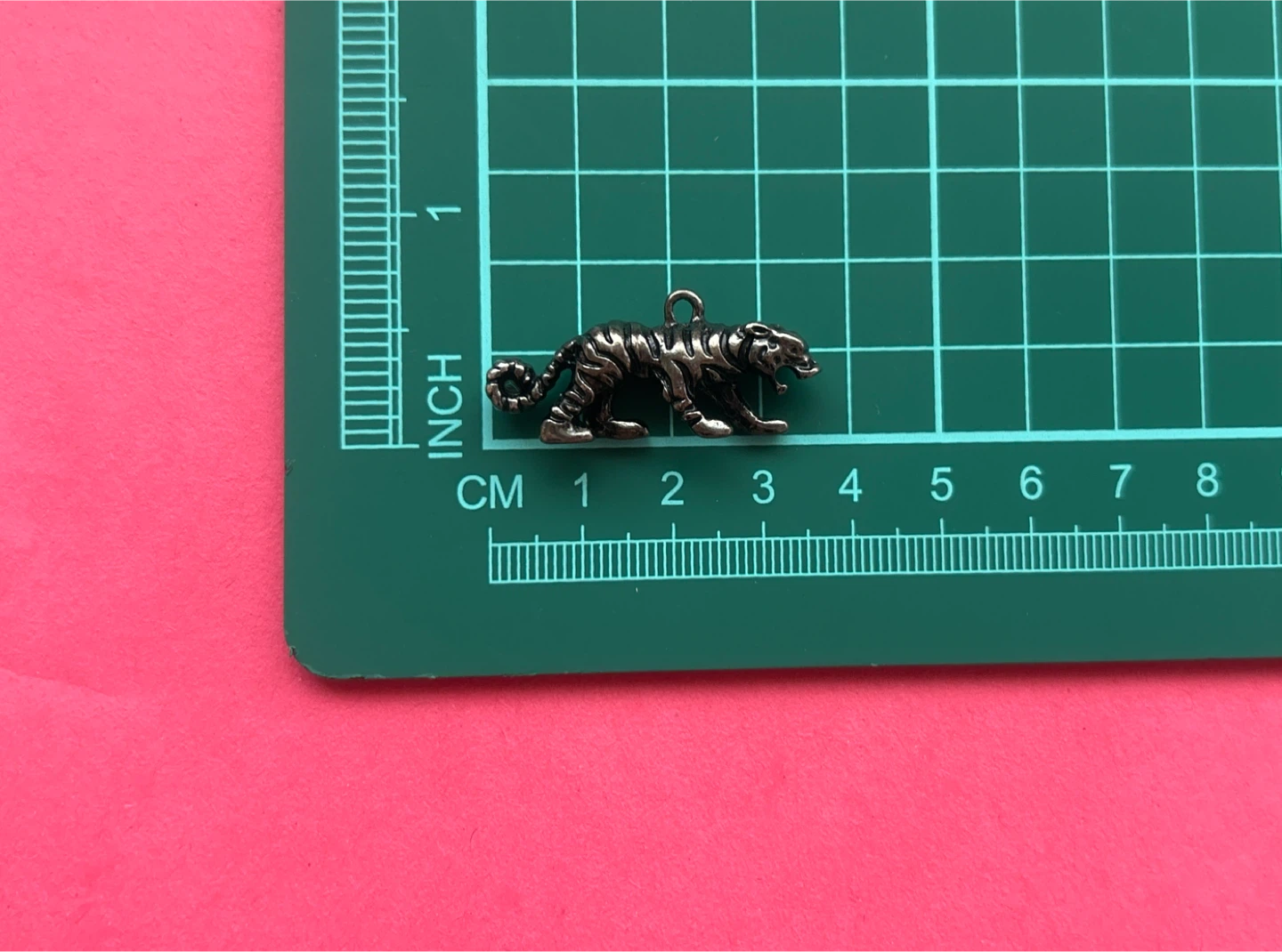 Metal tiger charm - photo 4