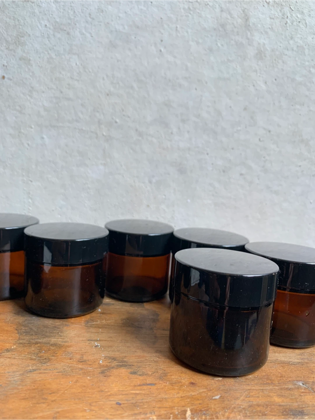 9x Amber Glass Jars with Black Lids - photo 4
