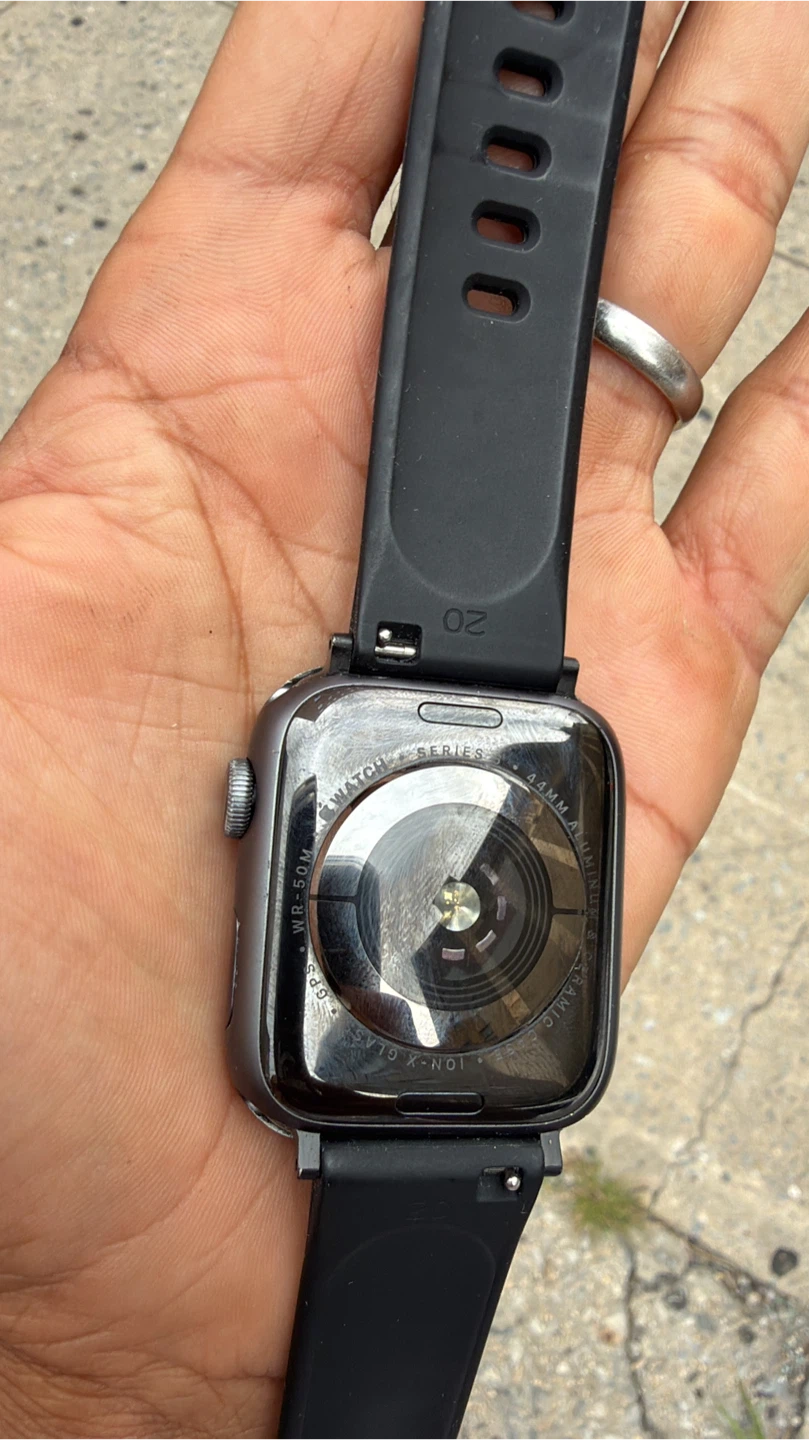 Apple Watch Series 5 44mm Aluminum - photo 4