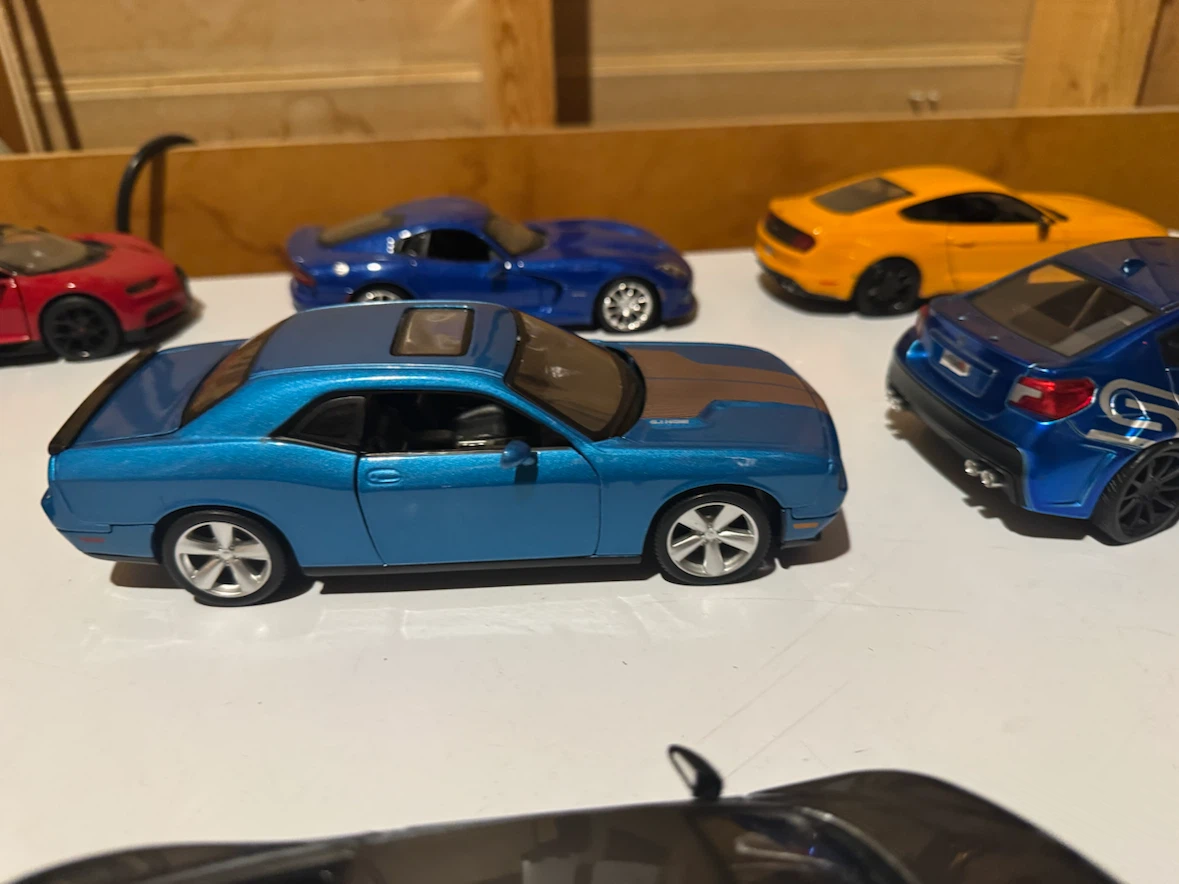 7 Awesome Diecast Cars. 1/24th scale. - photo 2