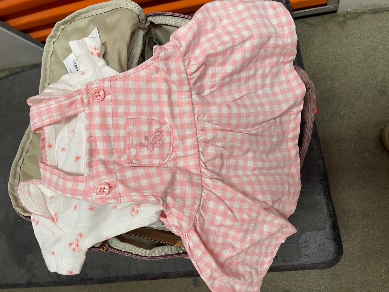Baby essentials: bags, diapers, baby toy, baby soap - photo 2