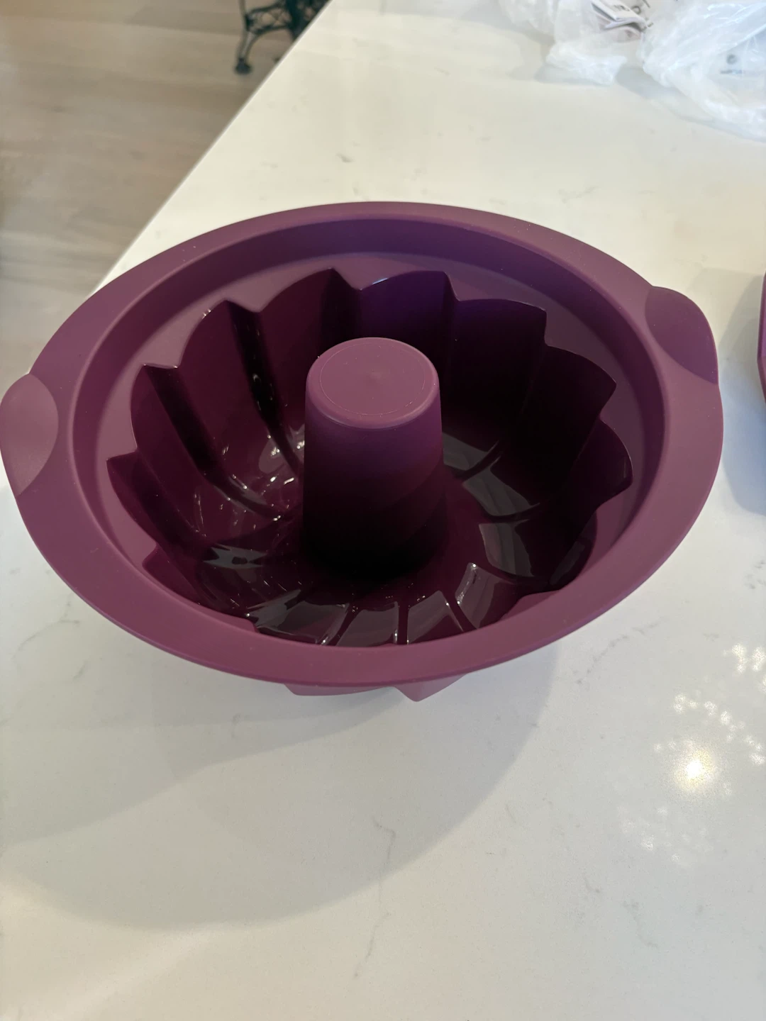 Tupperware Purple Silicone Bundt Pan - photo 2