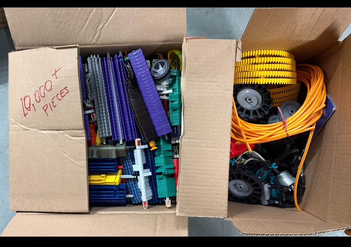 Over 10,000 pieces of K'NEX with motors