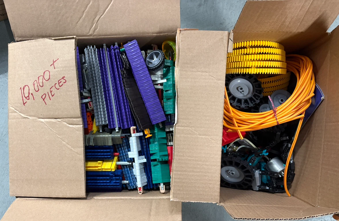 Over 10,000 pieces of K'NEX with motors - photo 2