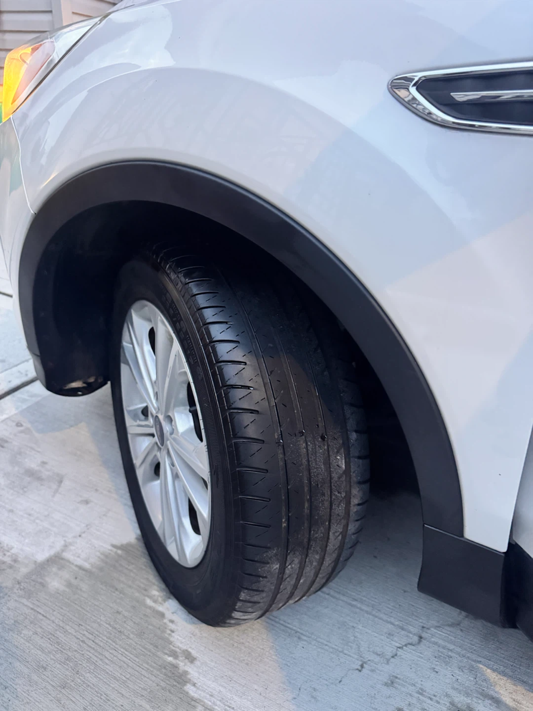 White Ford Escape SUV - photo 2