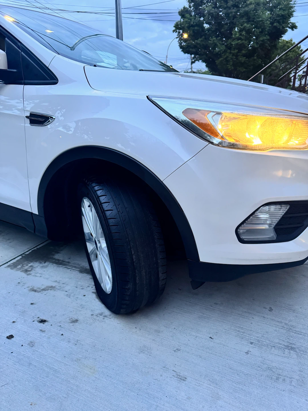 White Ford Escape SUV - photo 3