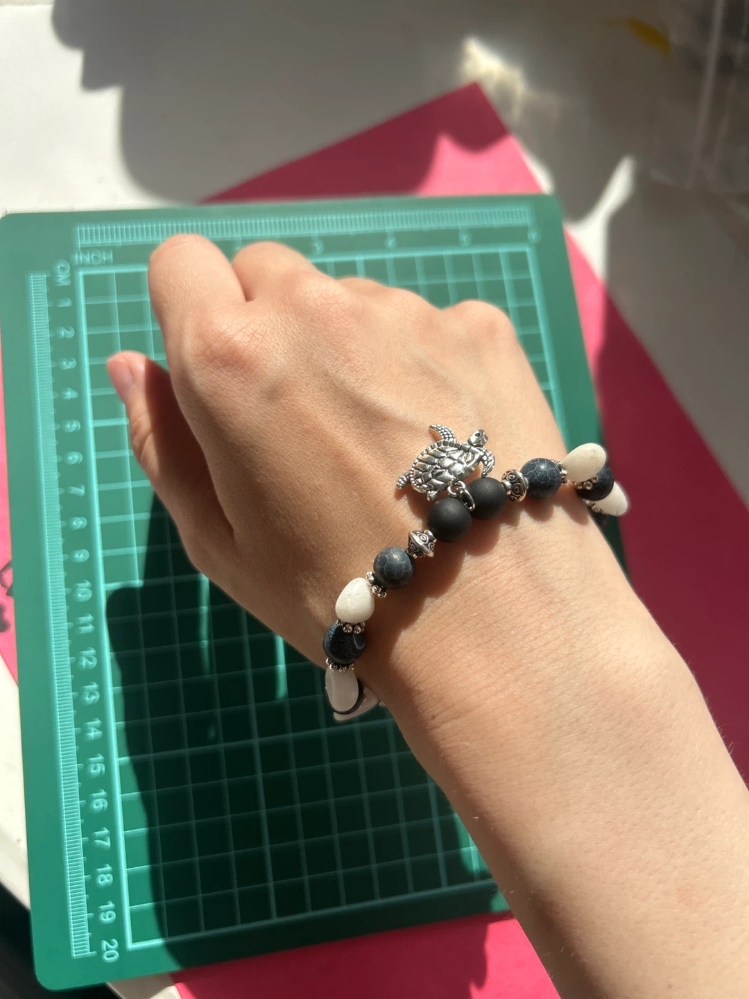 Turtle Charm Beaded Bracelet - photo 2