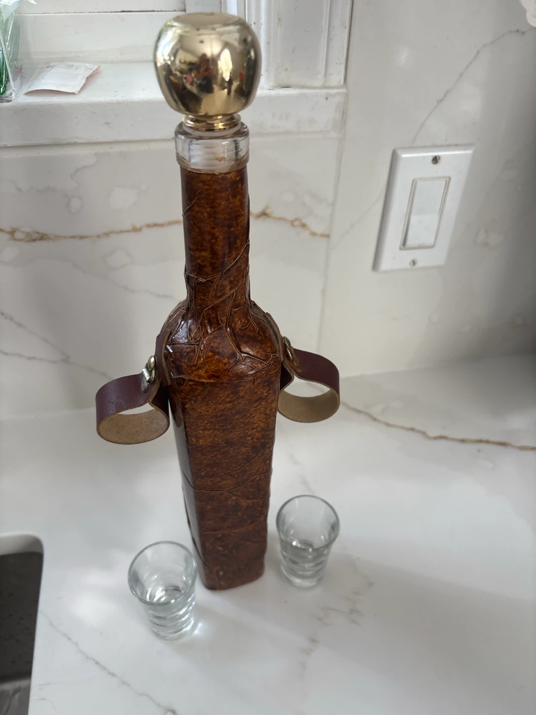 Zagreb Decorative Liquor Bottle with Two Shot Glasses - photo 4