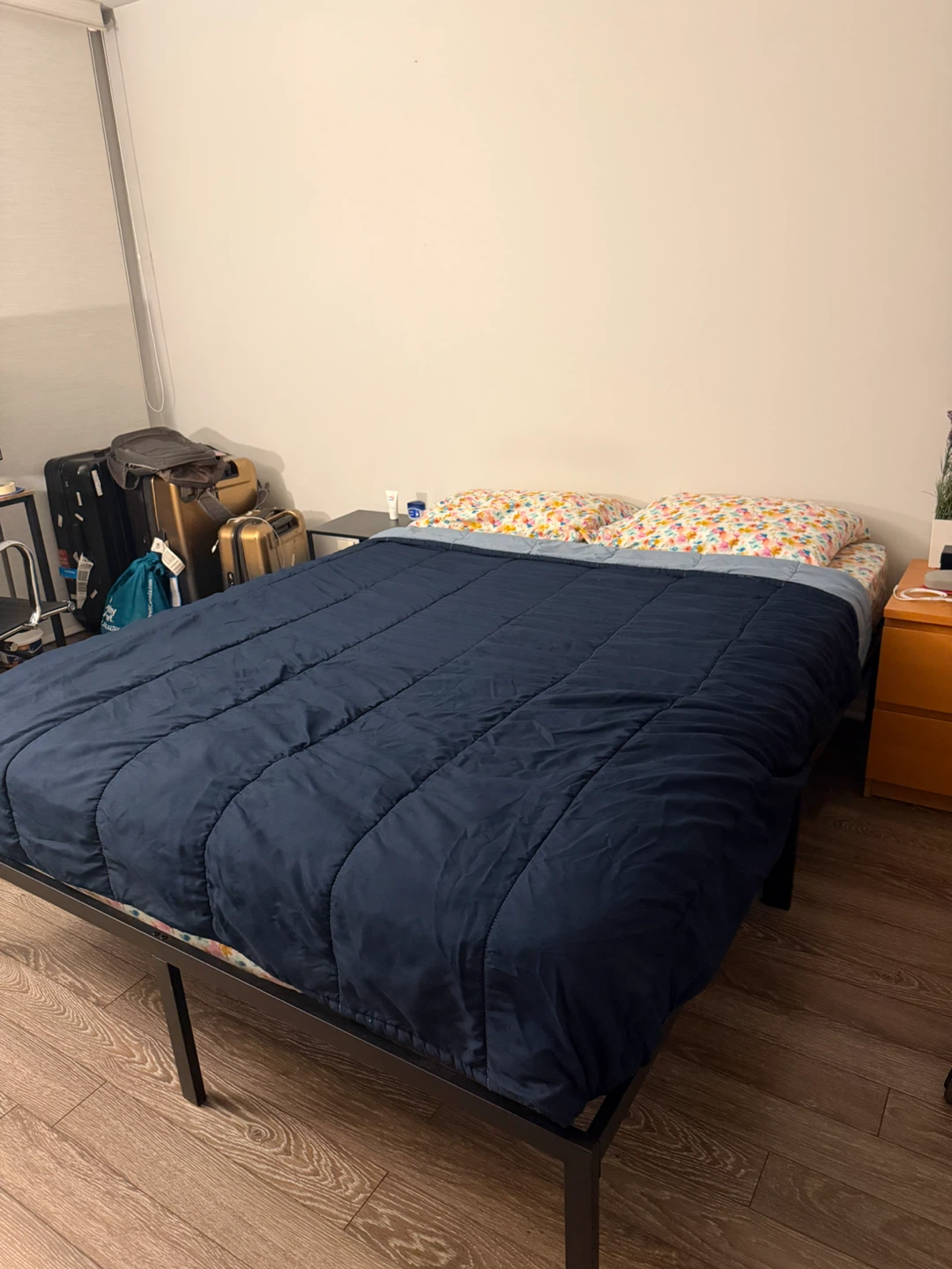 Queen Hybrid Mattress Bed with Metal Bed Frame