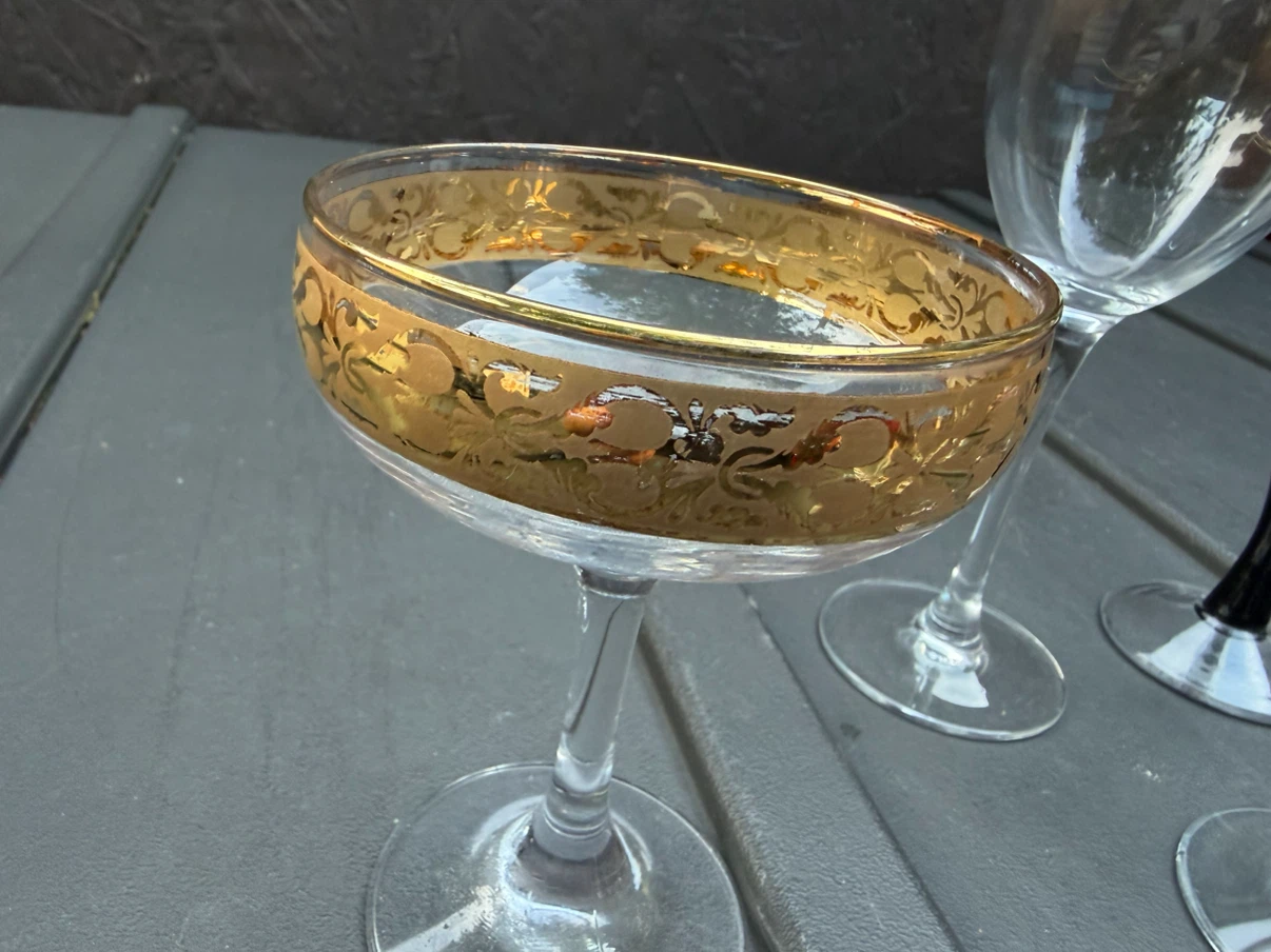 4 Vintage Gold Rimmed Cocktail Glasses + 7 wine glasses - photo 4