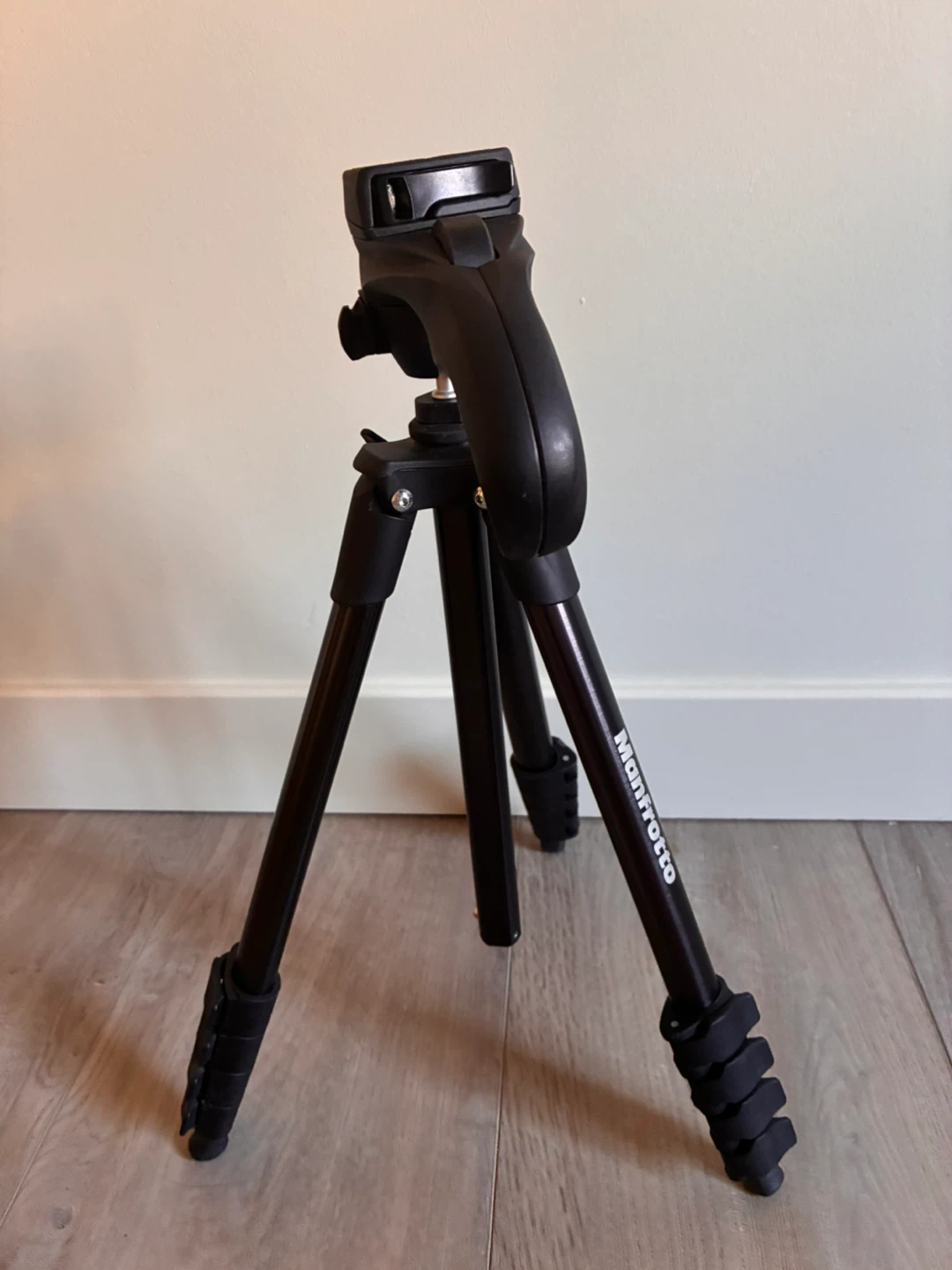 Manfrotto Compact Action Tripod - photo 2