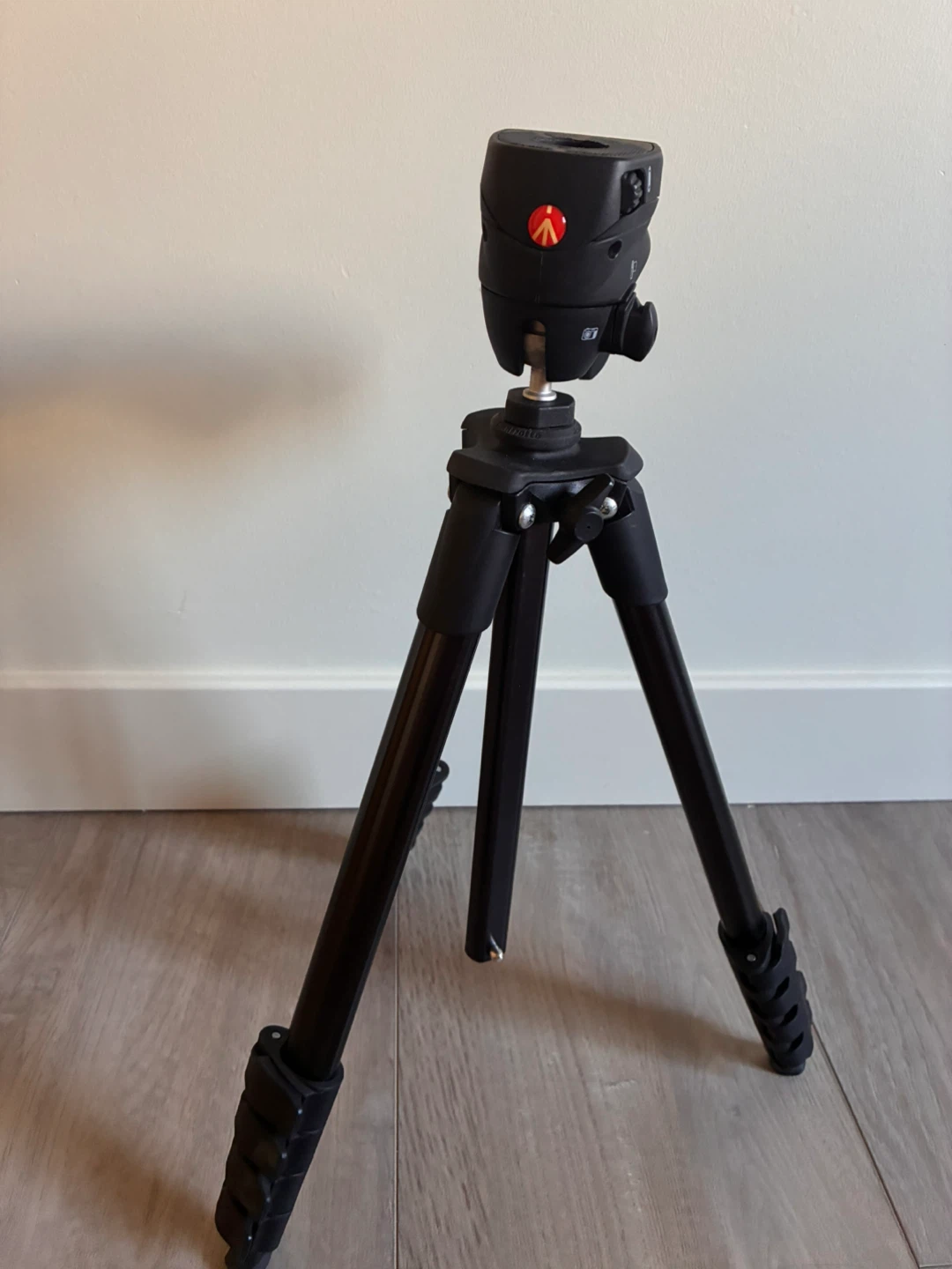 Manfrotto Compact Action Tripod - photo 3