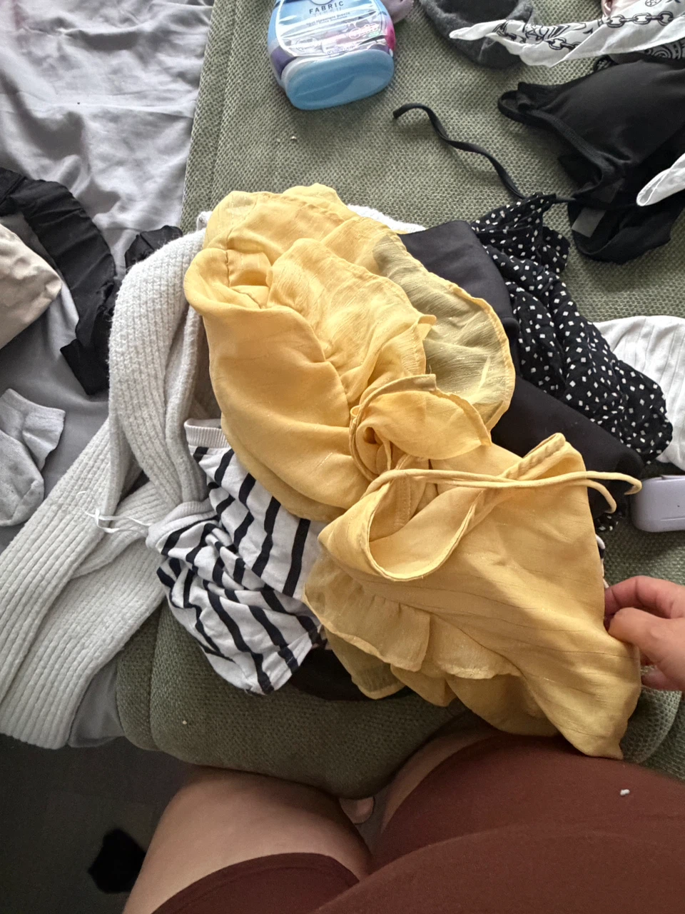 Assorted clothes – Size M