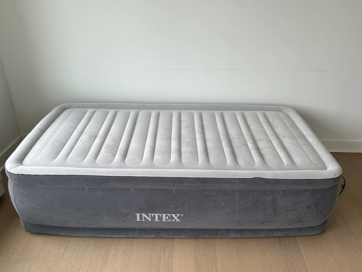 Intex 18" Twin Size Air Mattress with Built-in Pump - photo 2