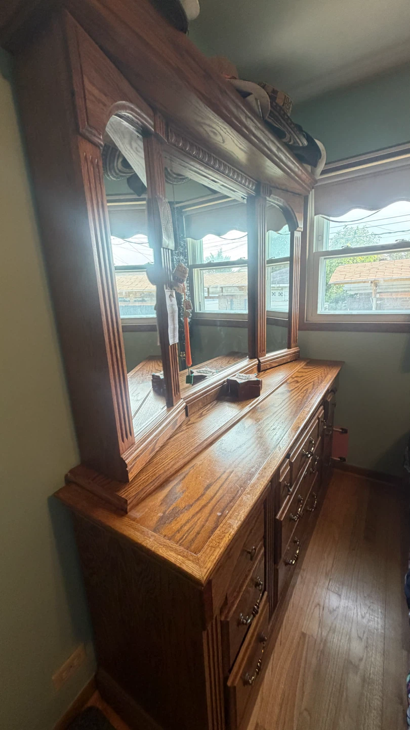 Plants, plant stands, dressers, - photo 5