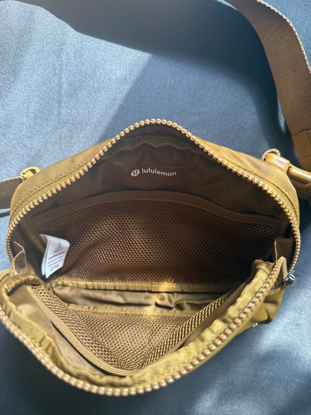 Lululemon Everywhere Belt Bag - photo 2