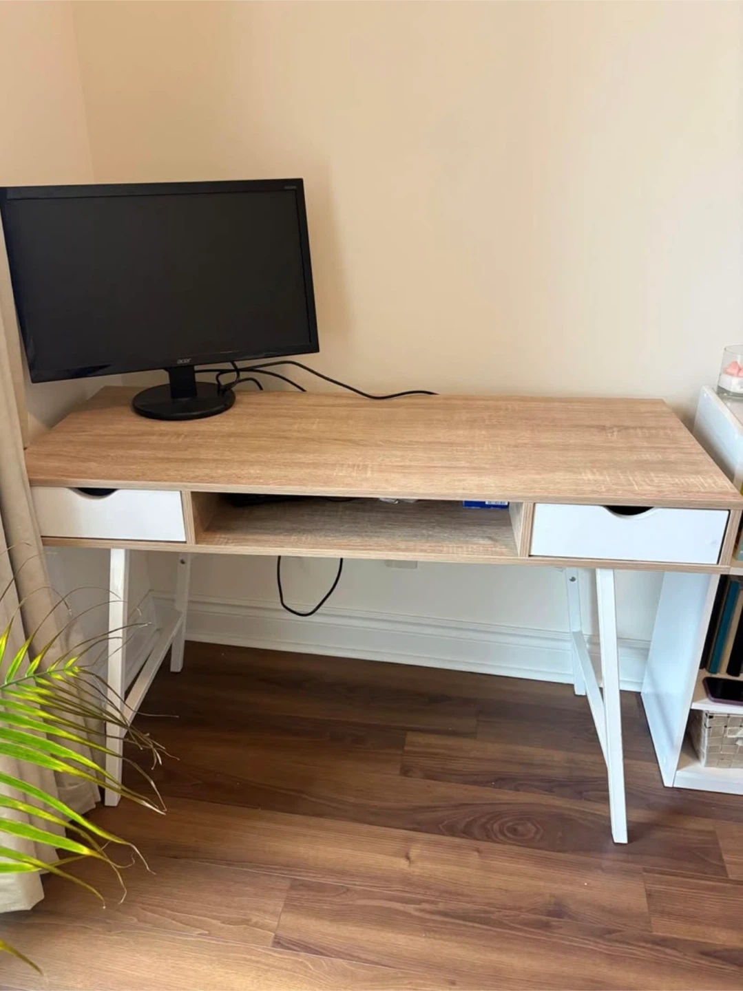 Modern Computer Desk with Storage – Great Condition - photo 2