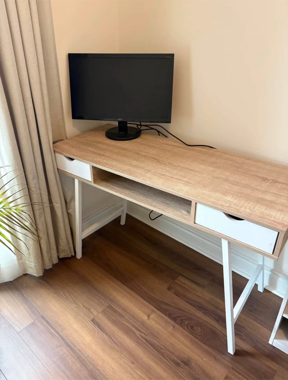 Modern Computer Desk with Storage – Great Condition - photo 3