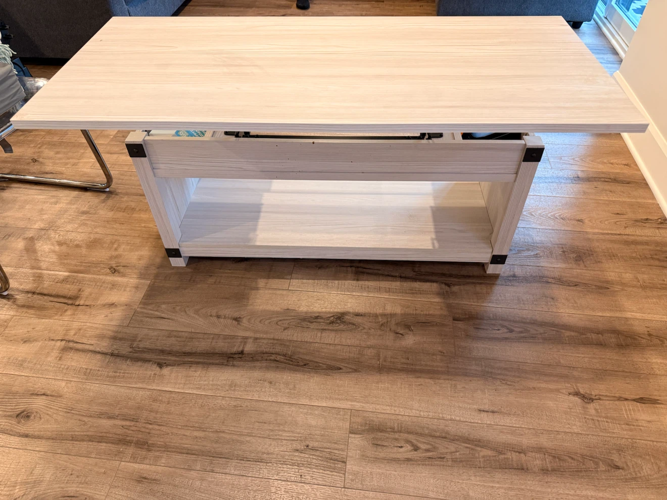 Bayflynn Rect Lift Top Coffee Table