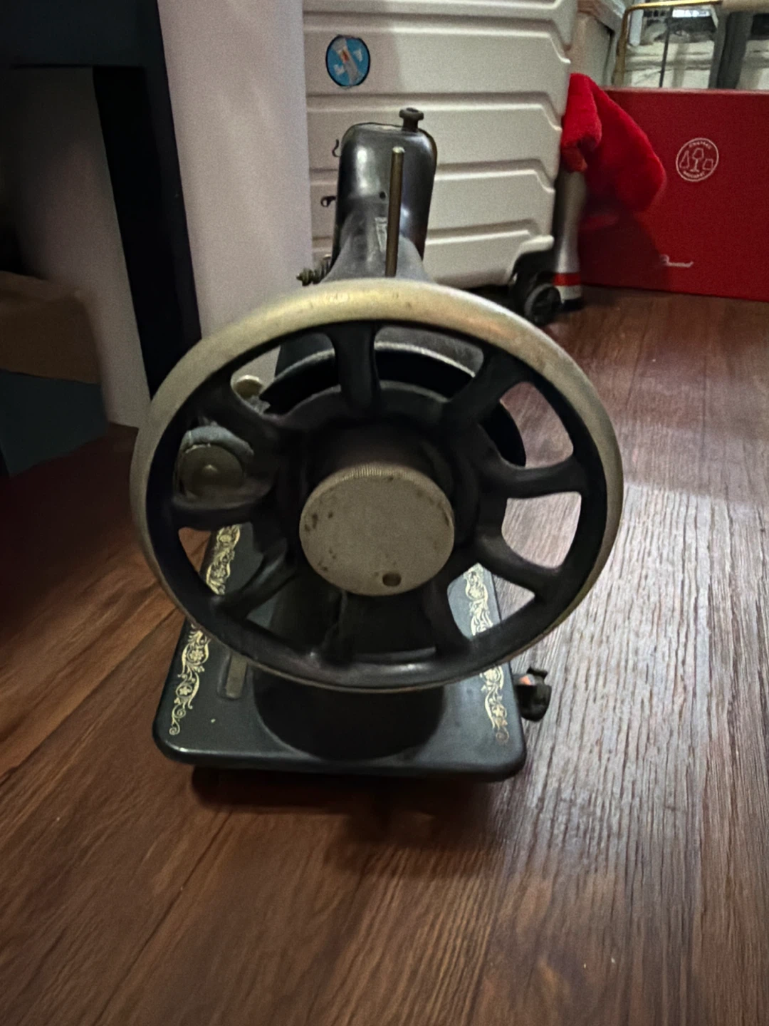 Singer sewing machine display - photo 4