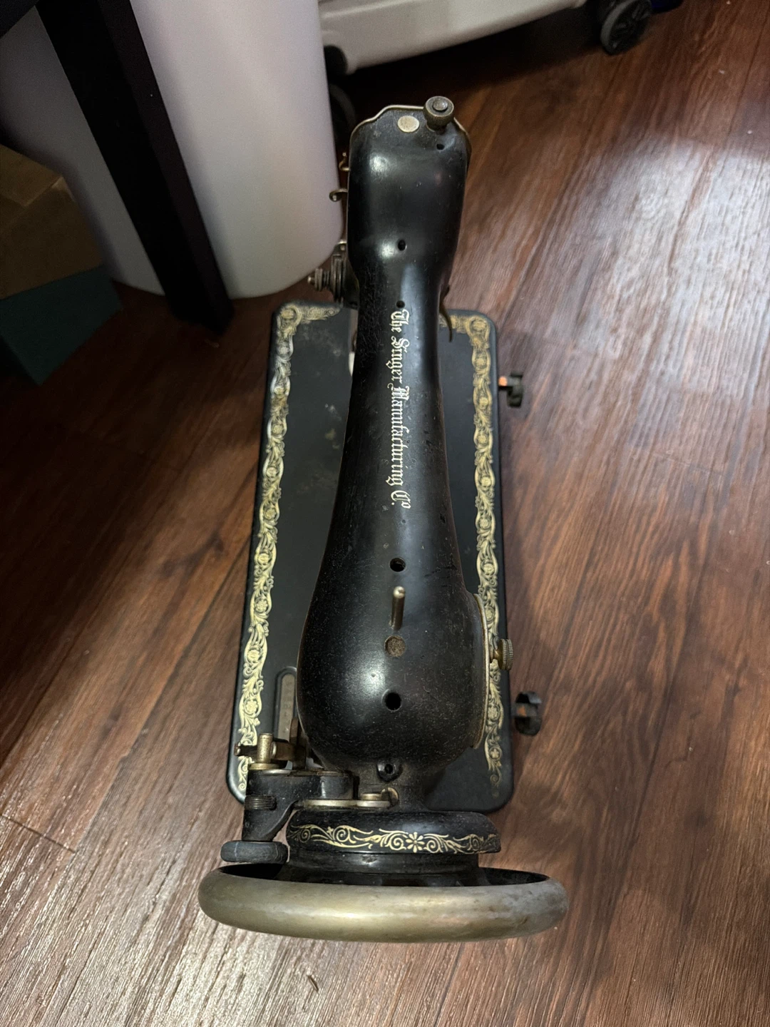Singer sewing machine display - photo 5