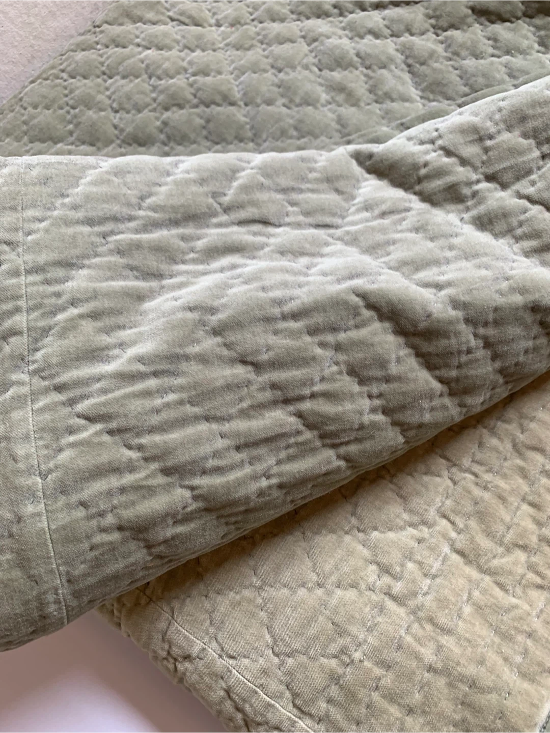 Pottery Barn Quilted Blanket - photo 3