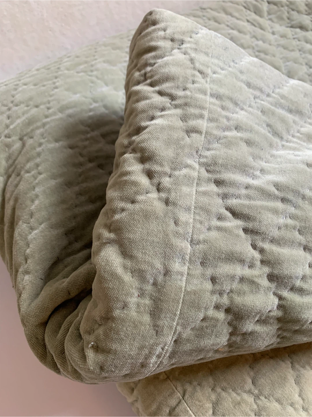 Pottery Barn Quilted Blanket - photo 4