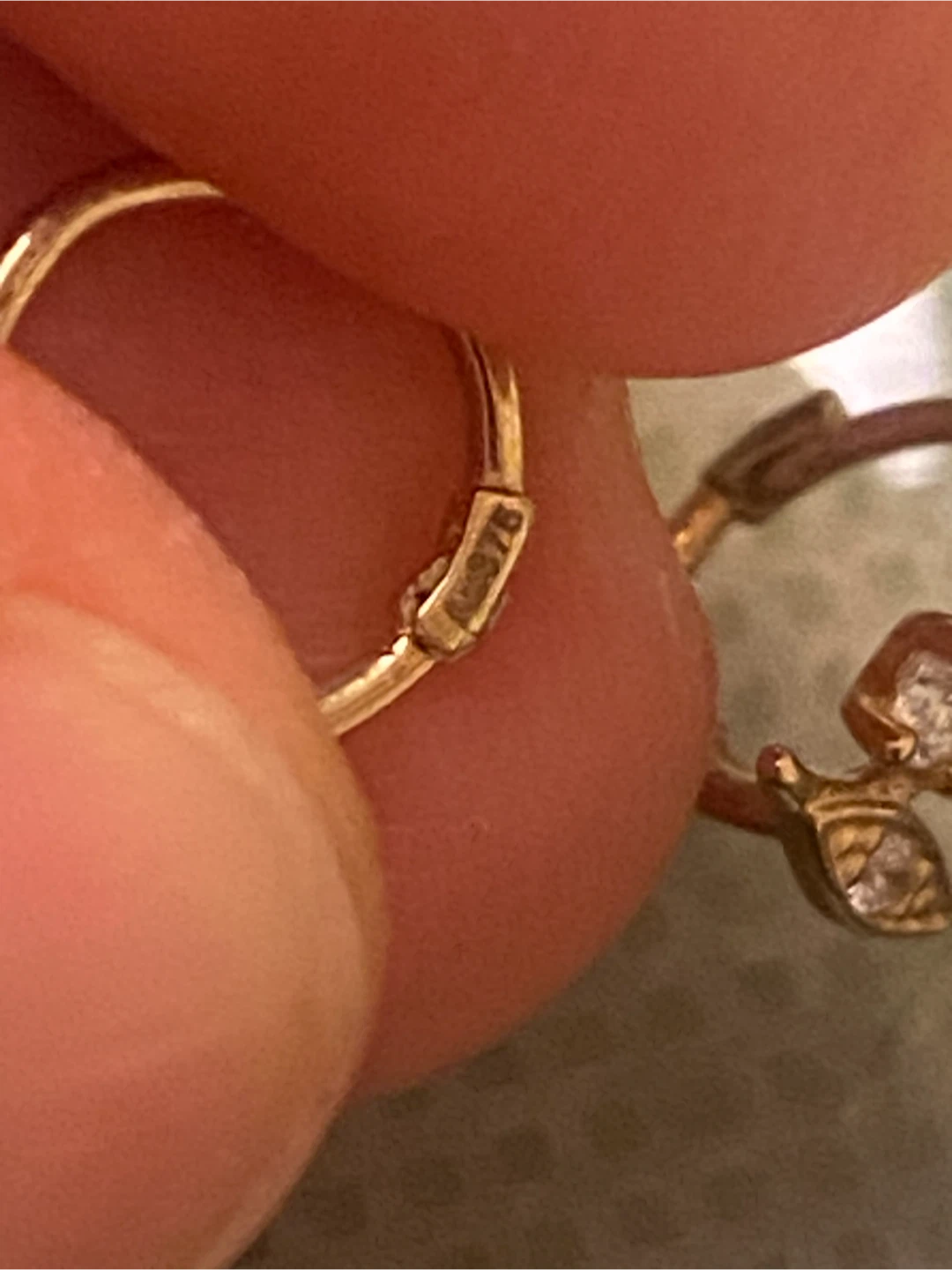 9K Gold  leaf design hoop earrings - photo 4