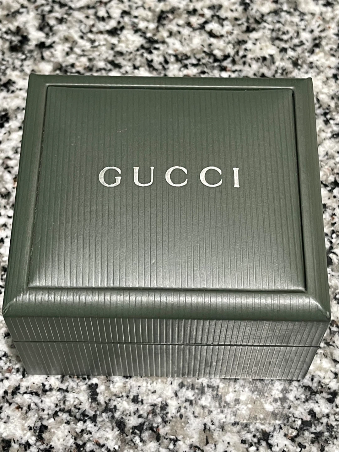 Gucci 1900 L Swiss Made Bangle Watch - Gold Tone - photo 5