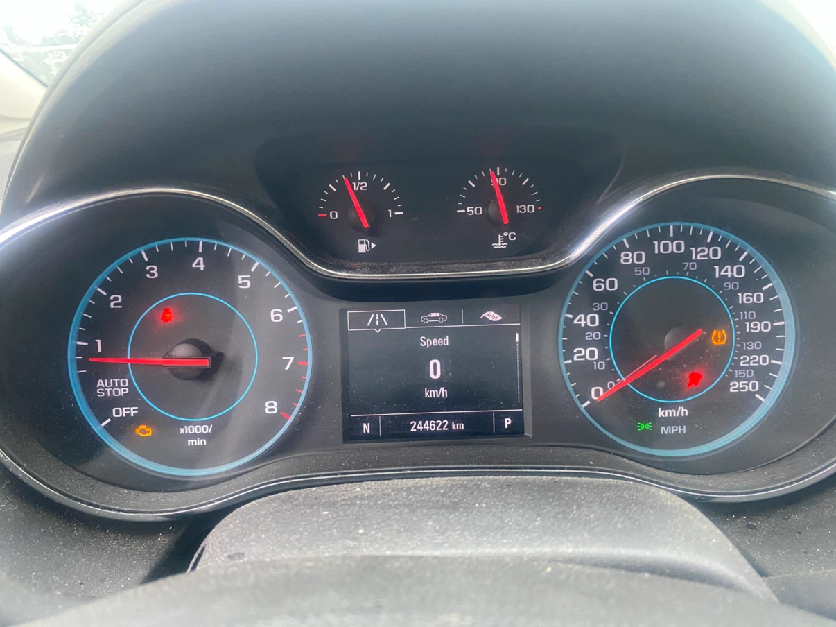Chevrolet Cruze LT-As Is - photo 4