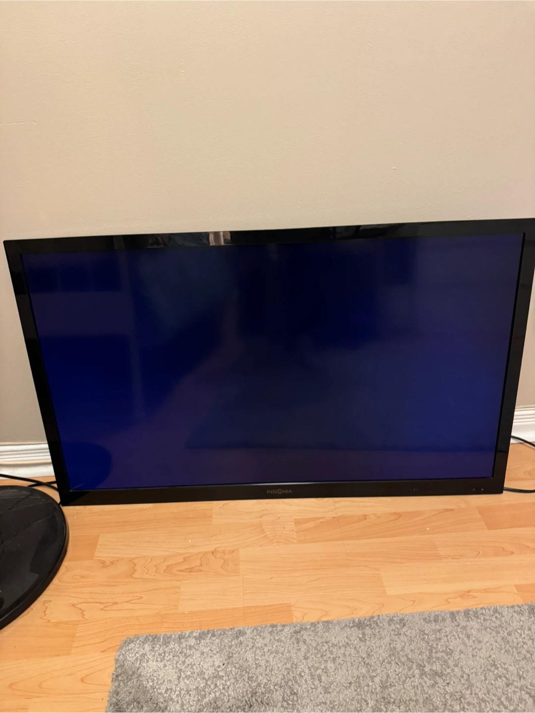 42 inch Insignia TV (good condition) - photo 4