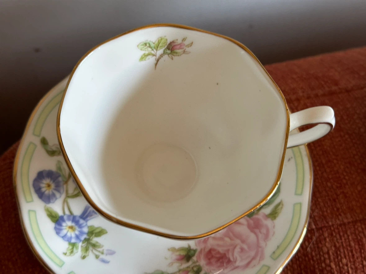 Royal Albert Roses cups and saucers - photo 5