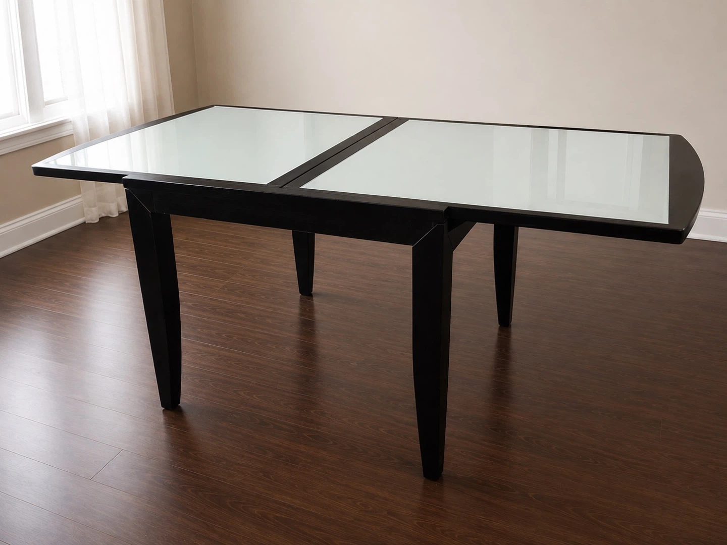 GIFTING - A dining table for 4 extendable to 6 - photo 2