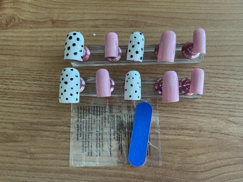 Handmade Press-on Nail Set Polka Dot and Pink
