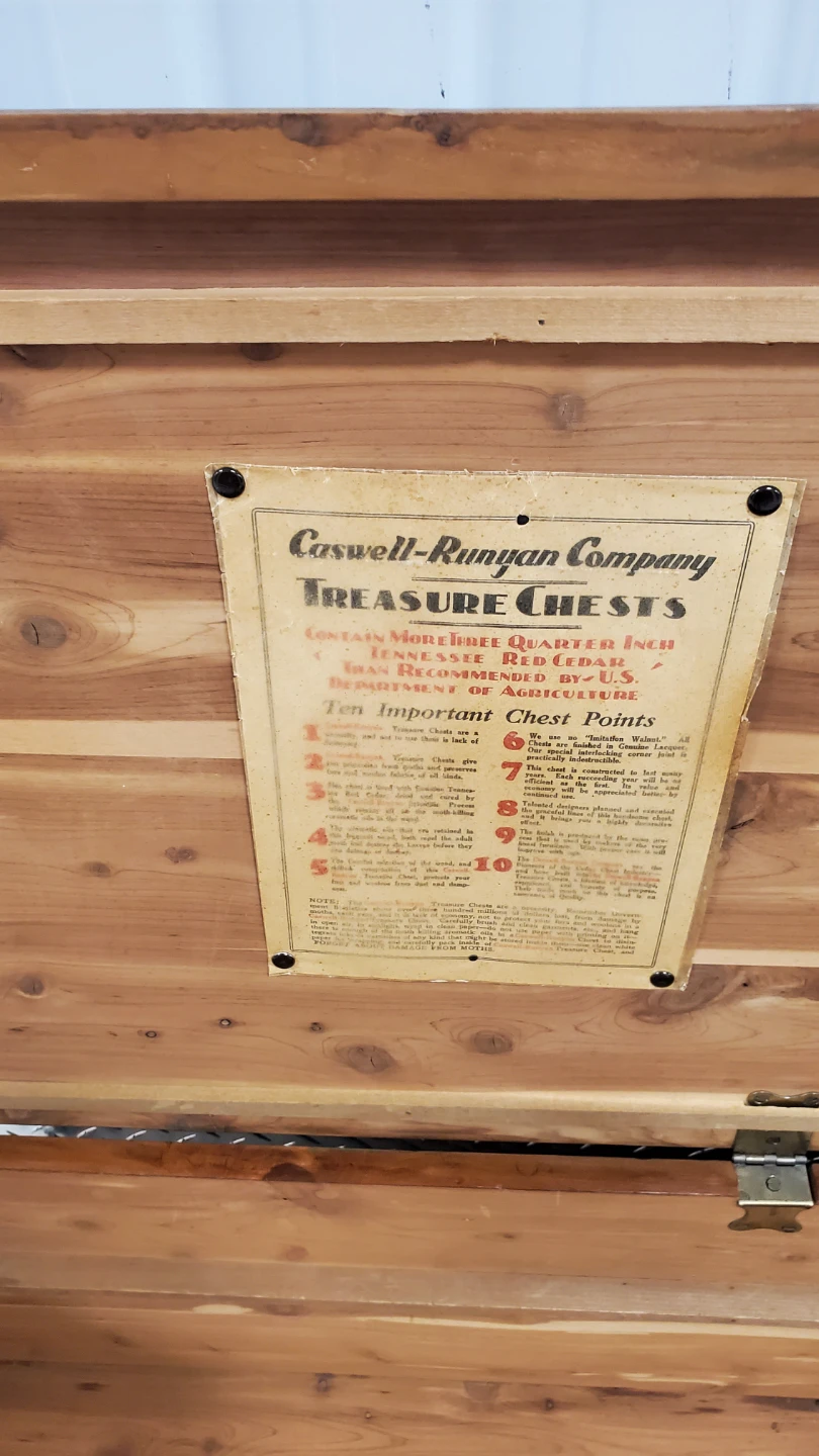 Caswell-Runyan Company Treasure Chest Trunk - photo 5