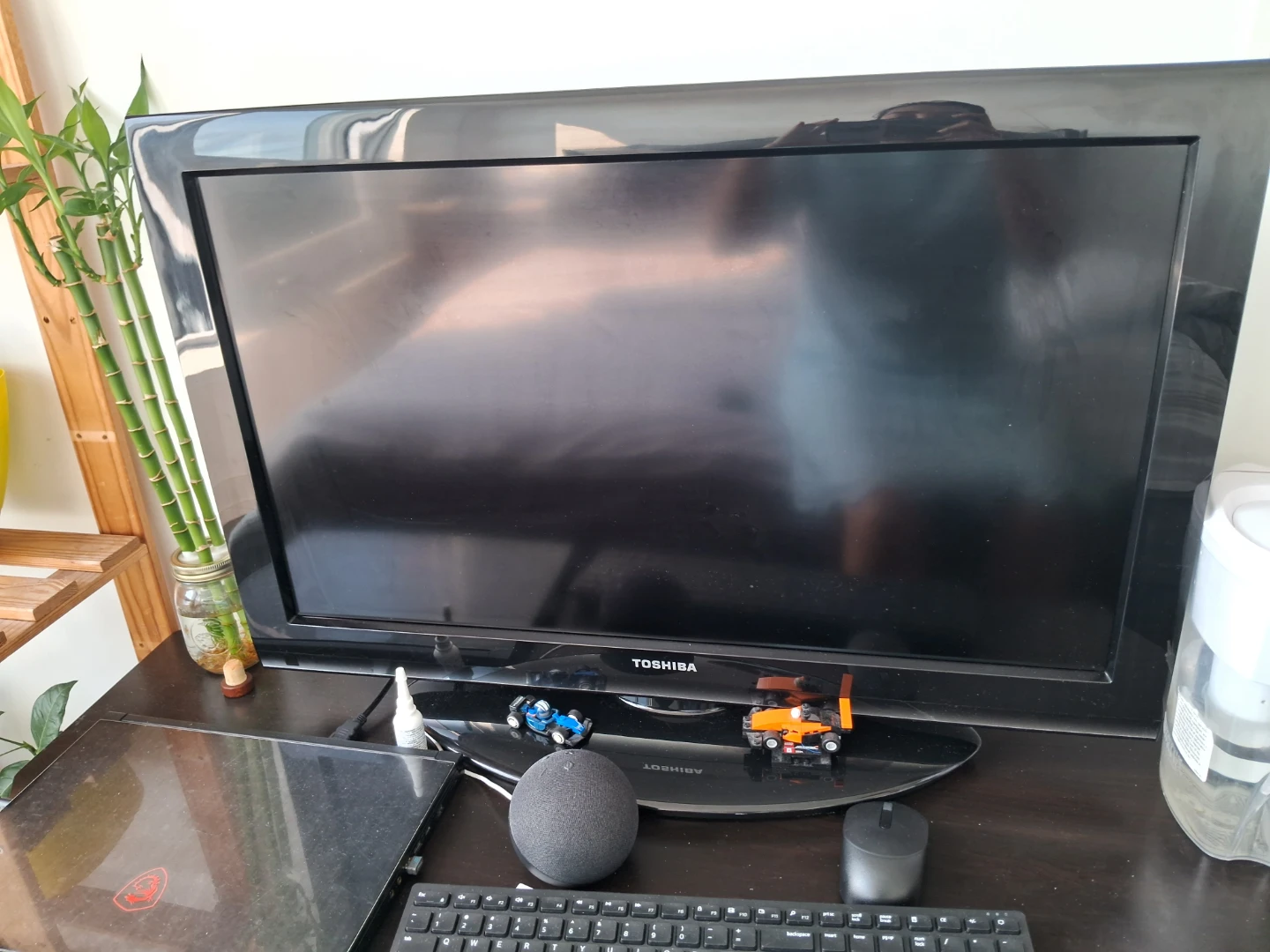 Toshiba Flat Screen TV - photo 2