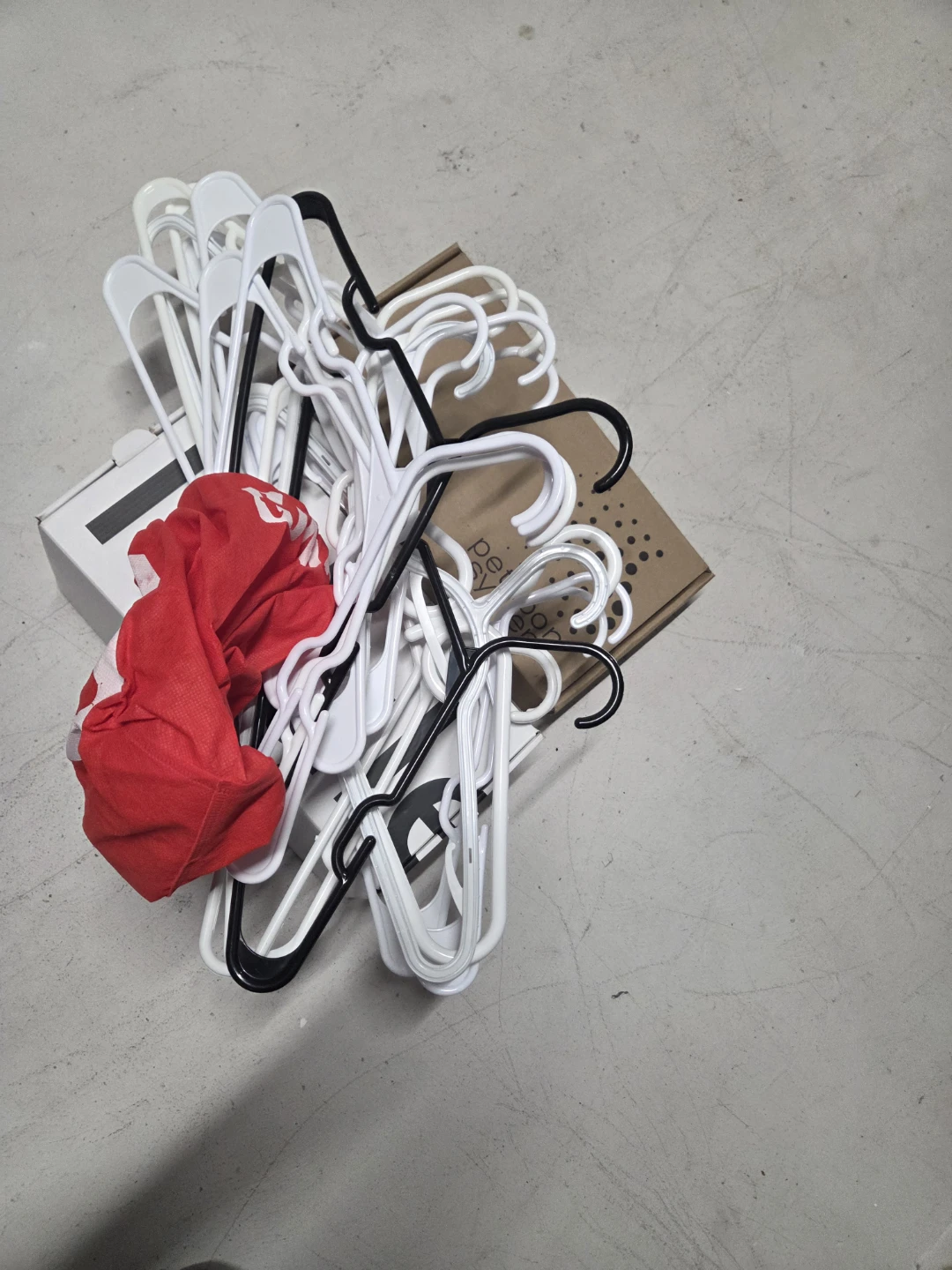 Lot of Plastic Clothes Hangers - photo 4