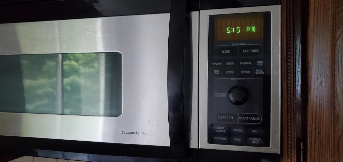Free used Bosch electric oven range and GE microwave - photo 2