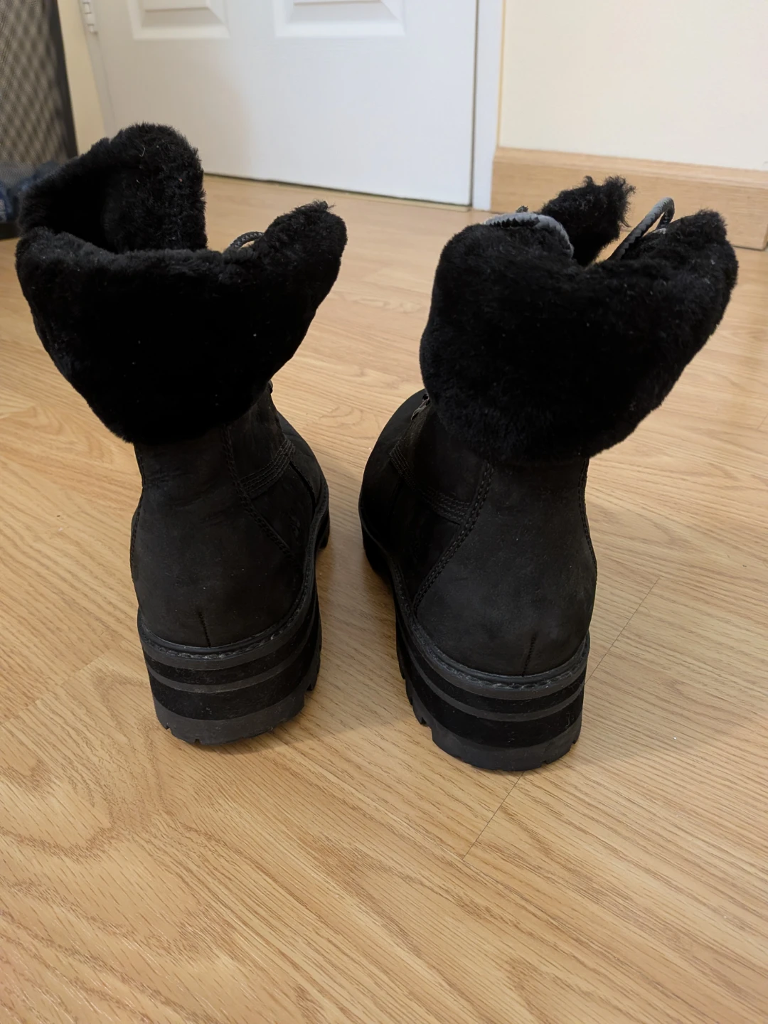 Timberland Women's Black Fur Trimmed Boots - photo 4