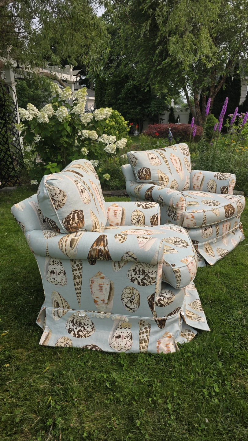 Armchairs with Seashell Pattern